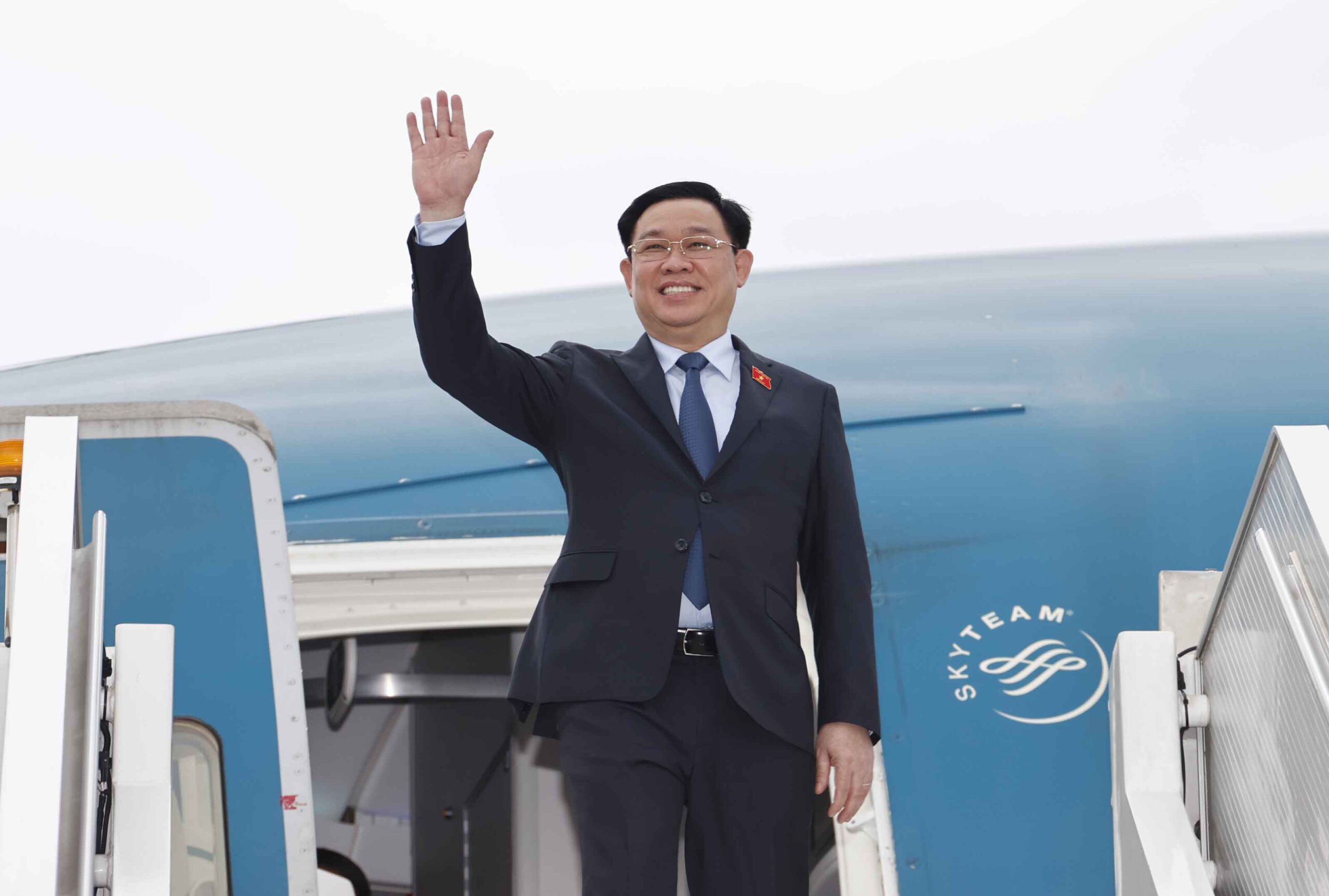 Chủ tịch Quốc hội Vương Đình Huệ bắt đầu chuyến thăm chính thức Hungary