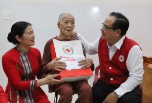 Chăm sóc và tri ân Mẹ Việt Nam Anh hùng cùng thương binh tại Đắk Lắk